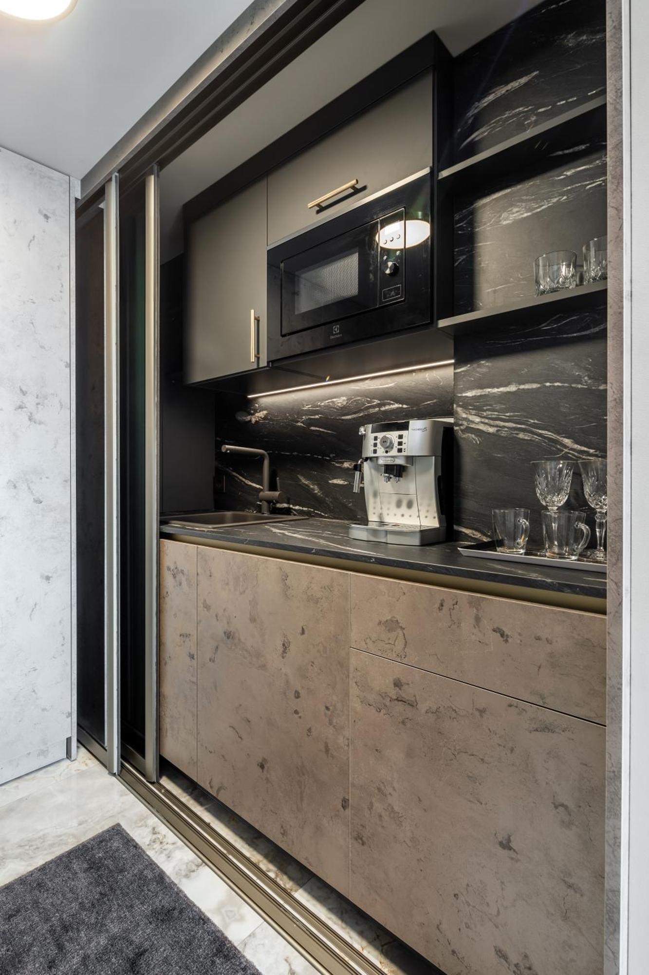 Jacuzzi Exotica Apartment Клайпеда Екстериор снимка